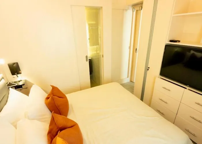 Cozy & Serene 1br With Skyline View Near Greenbelt Manille